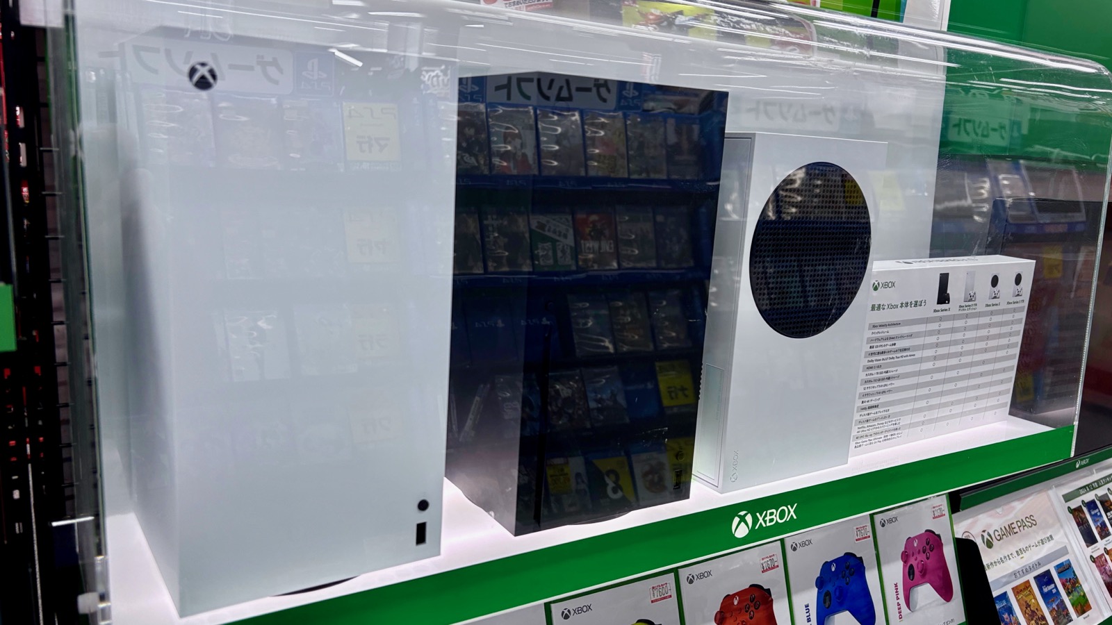 An Xbox Series X and a smaller Xbox Series S side by side